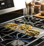 GE 30-Inch Freestanding Gas Range with 4.8 cu. ft. Oven Capacity and Sealed Cooktop Burners - Image 9